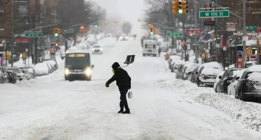 Así se ve la "histórica" tormenta de nieve que paraliza a Estados Unidos: fotos