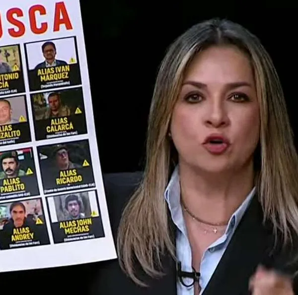 Foto de Vicky Dávila, en nota de por qué Vicky Dávila utilizó cartel en debate y cómo pulló a Petro por seguridad