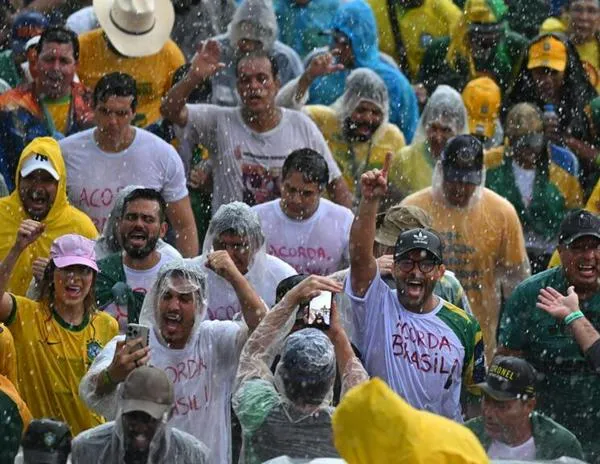 Brasil: decenas de heridos por un rayo en una manifestación a favor de Bolsonaro