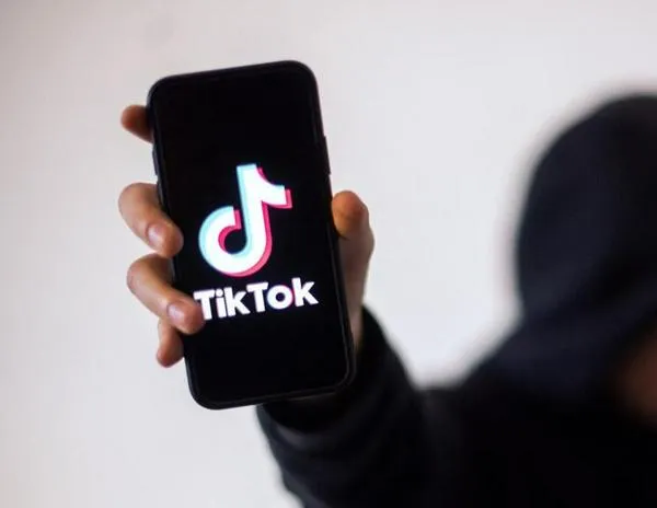 Francia: primeros pasos a la prohibición de las redes sociales a los menores de 15 años