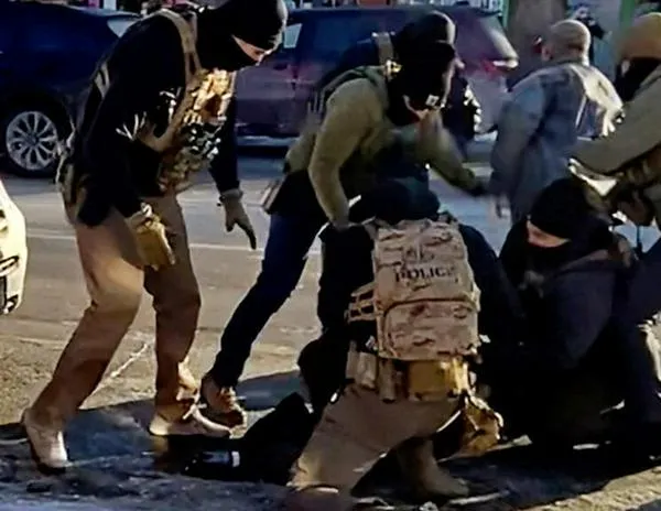 ¿‘Gaslighting’ gubernamental?: Trump justifica la muerte de Alex Pretti; Obama y Clinton piden alzar la voz