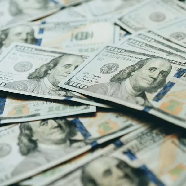 Dólar empezó con raro comportamiento y explicaron motivos; el oro tiene que ver