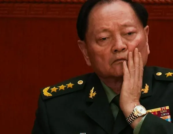 Cómo la purga militar de Xi Jinping en China hizo caer del pedestal al "héroe" Zhang Youxia