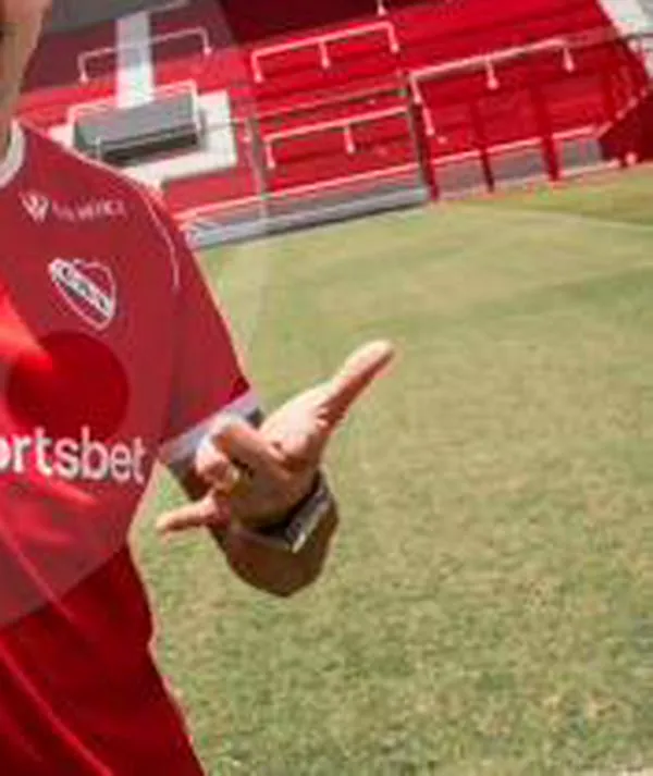 Alivio para la Selección Colombia: Santiago Arias ya tiene equipo y seguirá los pasos de Usuriaga y Mondragón