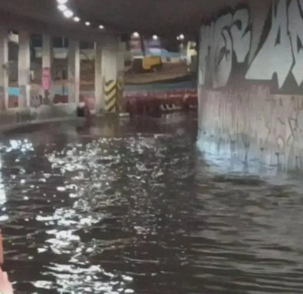 Reportan inundación en la Calle 80 con Av. Caracas de Bogotá: así está la movilidad del sector