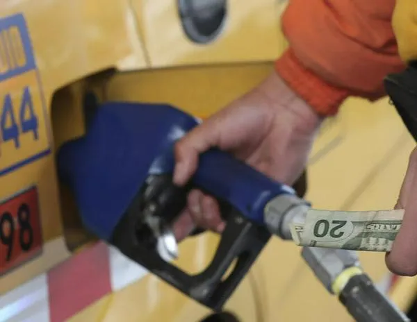 Ecuador sube un 900% la tarifa de transporte del crudo colombiano en medio de la disputa arancelaria