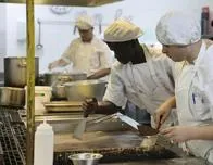 El Gobierno de España aprueba la regularización de más de 500.000 inmigrantes indocumentados