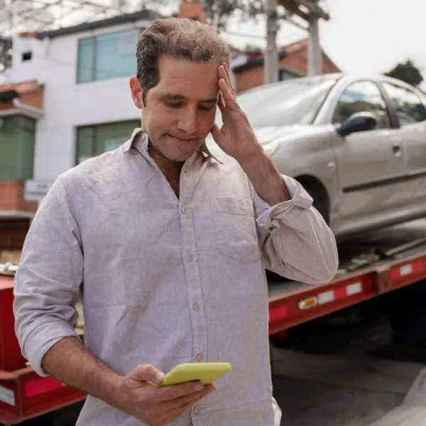 Las multas de tránsito que cuestan más de $1’200.000 para los conductores de carros y motos en Colombia (manejar sin Soat, pasar semáforo en rojo y otras).