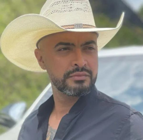 "Muy triste": Jhon Álex Castaño atraviesa otra dura pérdida, luego de la muerte de Yeison Jiménez. Se le murió su caballo. 