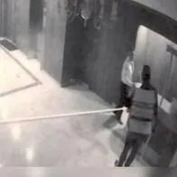 Video del momento en el que las niñas reciben frambuesas envenenadas con talio