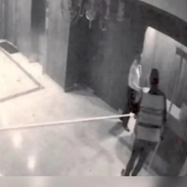 Video del momento en el que las niñas reciben frambuesas envenenadas con talio