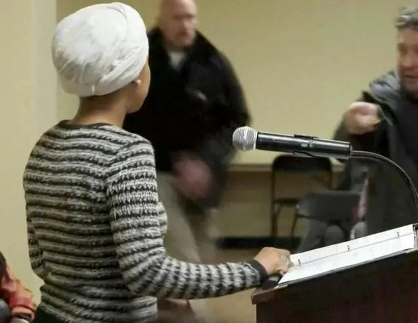 Detenido el hombre que atacó a Ilhan Omar: lo que sabemos de la agresión a la congresista más insultada por Trump