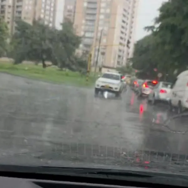 Fuerte granizada en el norte de Bogotá causa caos en el transporte