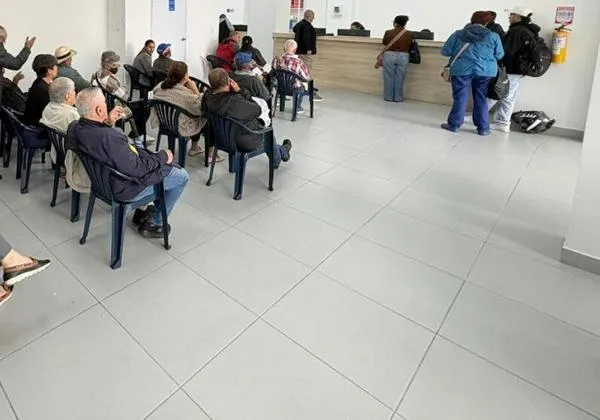 Pacientes de Nueva EPS pueden reclamar medicamentos pendientes en Manizales desde ahora