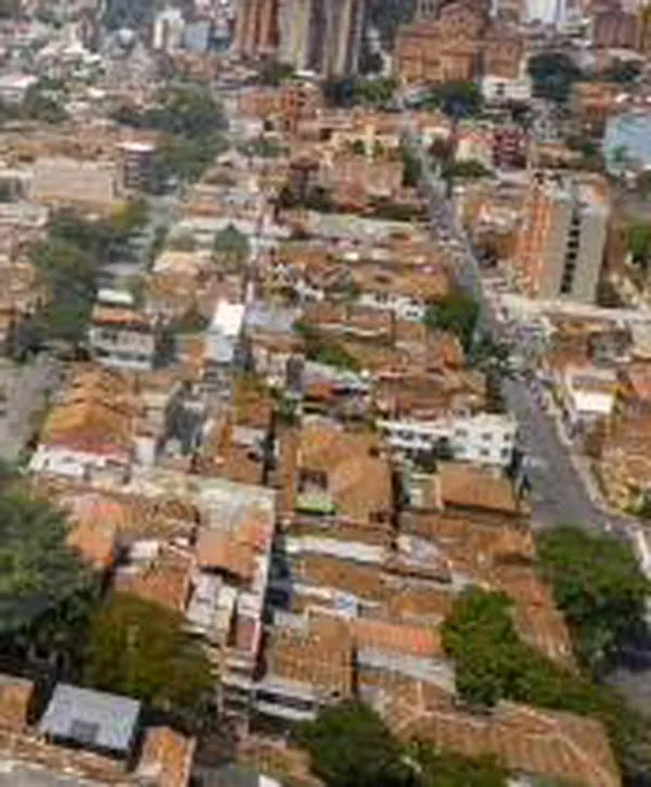 Edificios sin parqueaderos tienen en crisis la movilidad barrial en Medellín