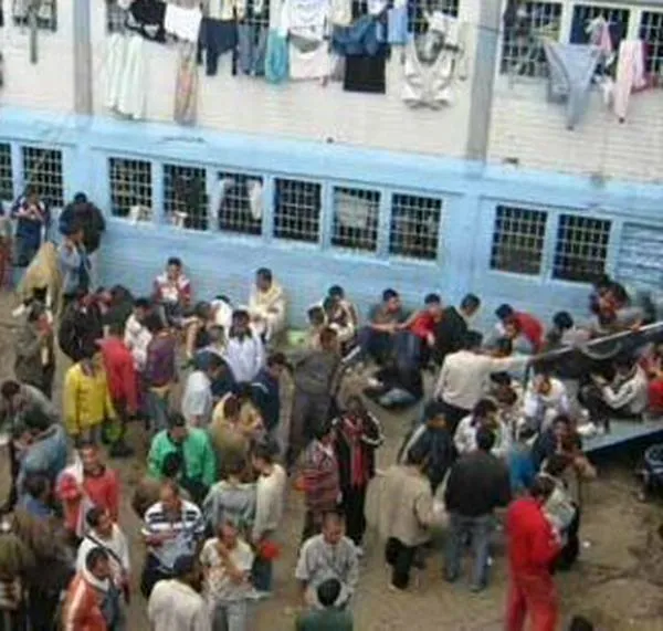 Más de mil celulares, drogas, licor y armas incautadas tras megaoperativo del Inpec 