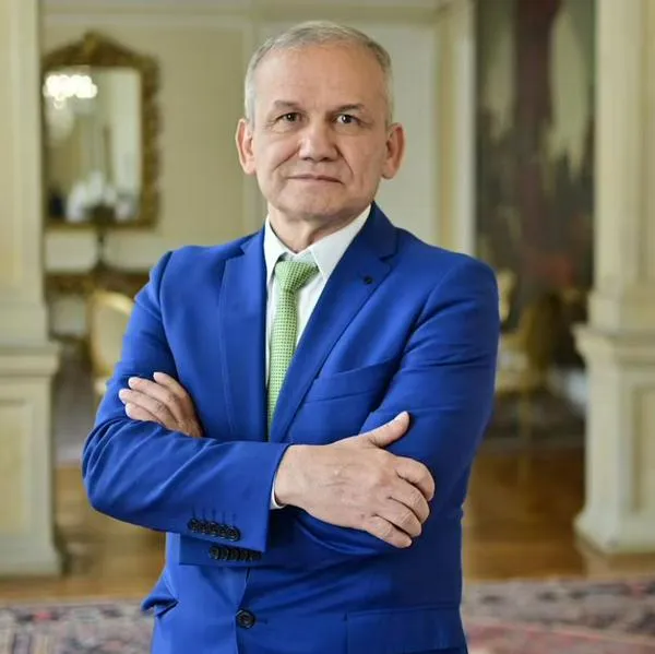 Defensa de Carlos Ramón González salió con descarada petición: pidió no llamarlo "prófugo" y enmudeció a la audiencia. 