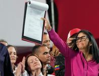 Venezuela se abre a la inversión privada en el sector petrolero, con una reforma a pedido de EE. UU.