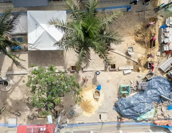 Avanzan obras de terminación de malla vial y espacio público en calles comerciales del barrio 12 de Octubre de Bogotá 