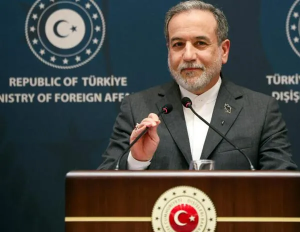 Teherán responderá de inmediato a "cualquier agresión"; canciller iraní llega a Turquía en medio de tensión con EE. UU.