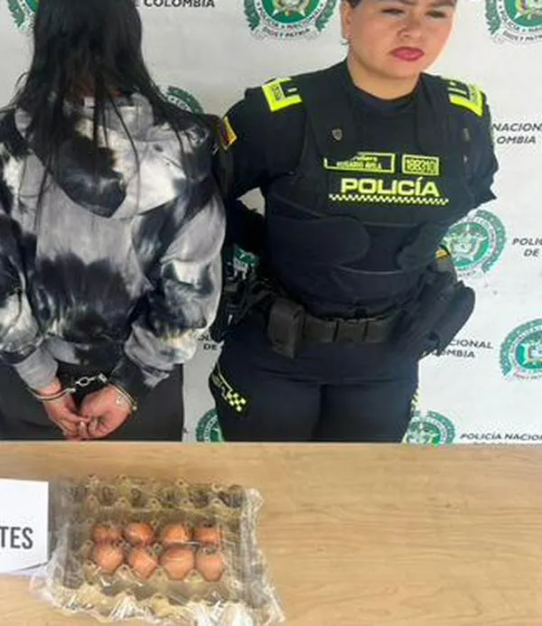 Descubren a mujer que intentó entregar marihuana a un recluso oculta en caja de huevos 
