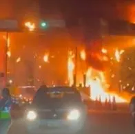 Incendio peaje Bicentenario: fuego consumió casetas por vehículo incinerado