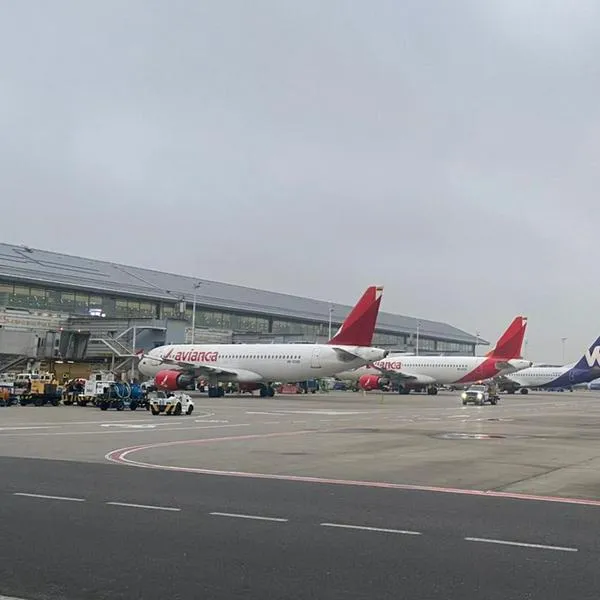 Qué pasó con avión en aeropuerto El Dorado que aterrizó de emergencia