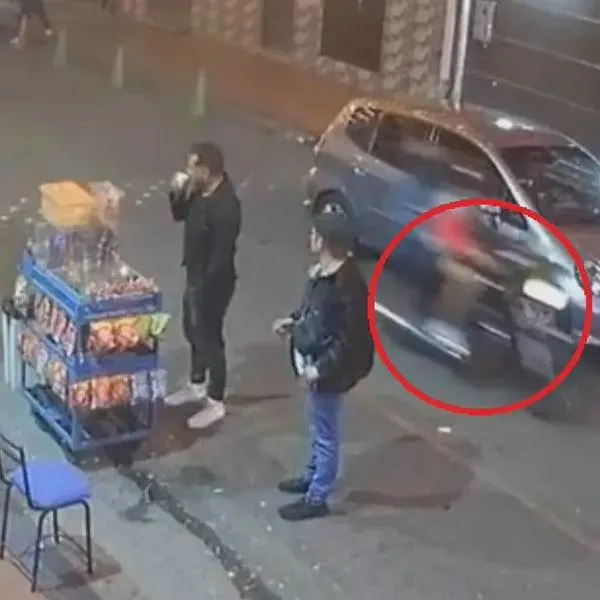 Imágenes del momento cuando unos sujetos lanzaron una granada en el barrio Santa Fe, en Bogotá