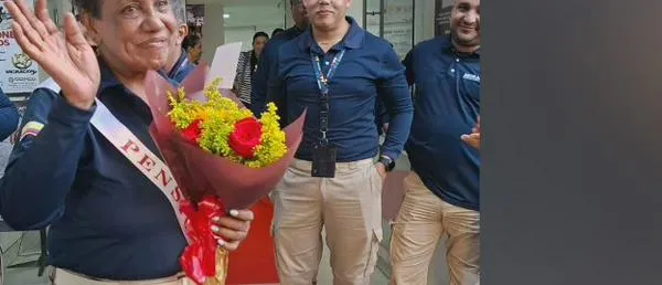 Emotiva despedida a Nubia Mejía, funcionaria de Migración que se pensiona tras 11 años de servicio