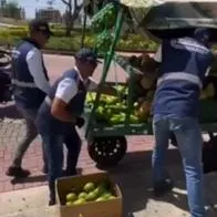 Funcionarios de Alcaldía de Barranquilla quitaron carro a vendedora ambulante 