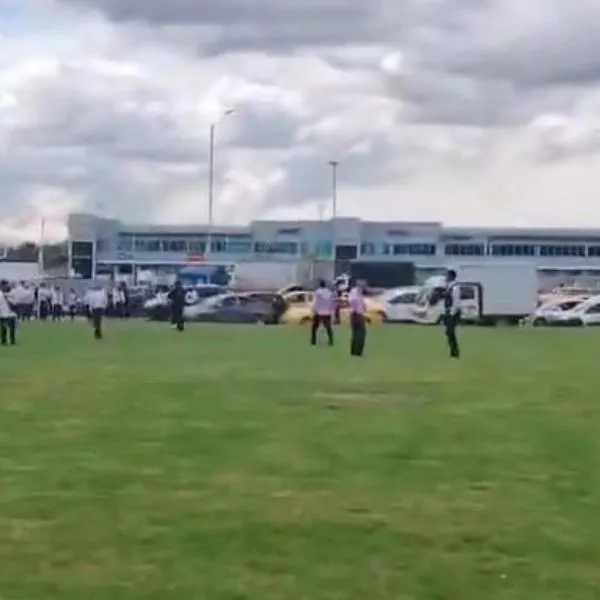 Problemas viajes aeropuerto El Dorado: trancón calle 26