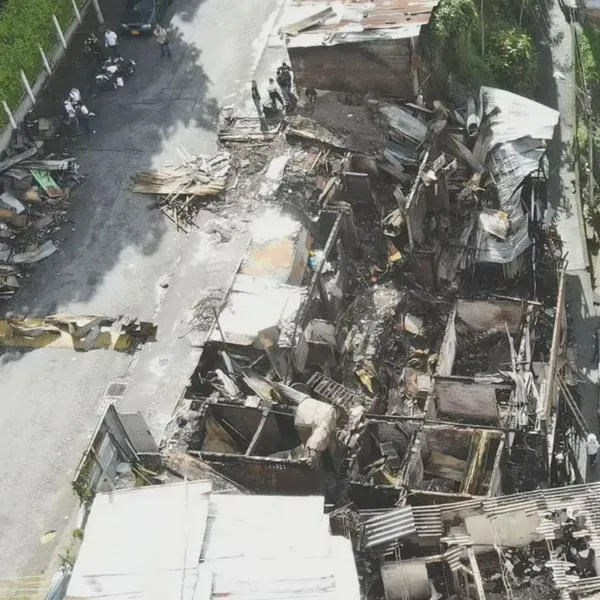 De entre las llamas, así salió John Alexánder Velandia con su hija en brazos