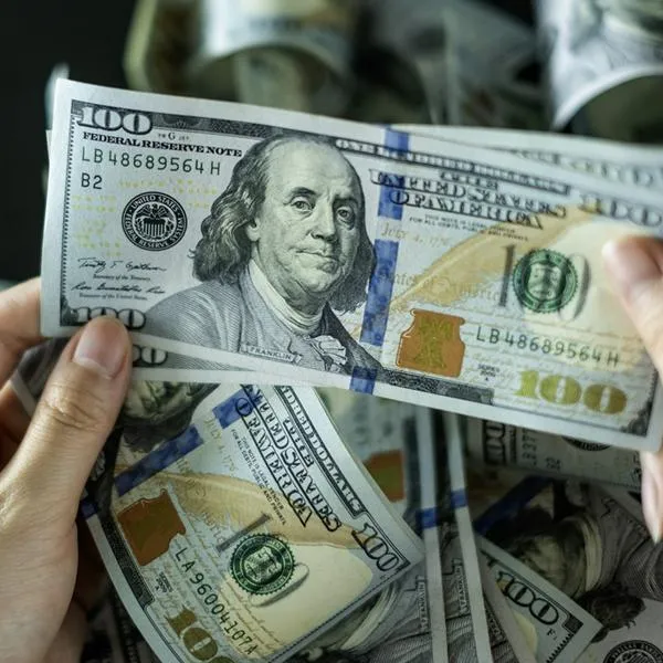 Dólar rompió barrera de $ 3.600 hoy, a la espera de reunión de Petro y Trump