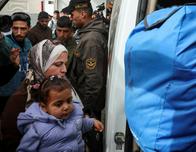 Reapertura del cruce de Rafah funciona a cuentagotas; Israel mata a otro palestino