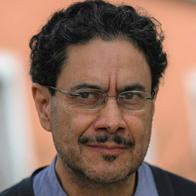 Iván Cepeda sí participaría en la consulta del 8 de marzo ante silencio del CNE, que está enredado y tiene pocos días para votar.