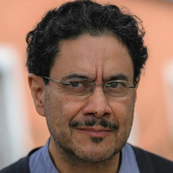 Iván Cepeda sí participaría en la consulta del 8 de marzo ante silencio del CNE, que está enredado y tiene pocos días para votar.