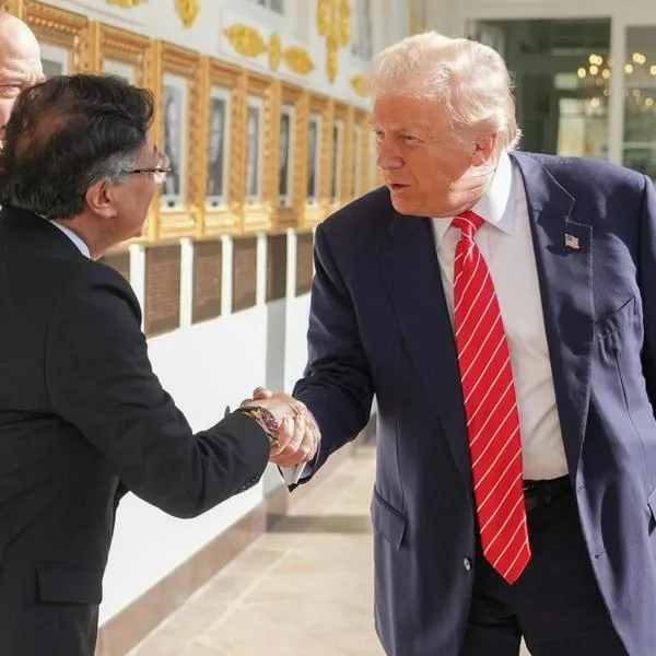 Gustavo Petro dice qué regalo le dio Trump en la Casa Blanca hoy