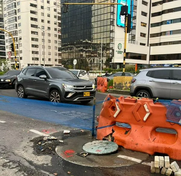 Reportan grave desperdicio de agua por tubería rota en el norte de Bogotá