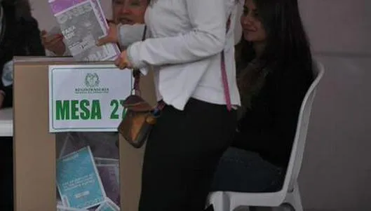 Pilas con ser estafado: alertan por mensajes falsos para ser jurado de votación