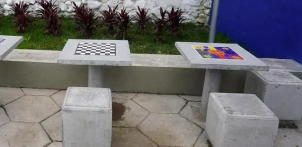 Tocó pintar de nuevo el tablero de ajedrez del barrio Las Américas: el hecho quedó como una anécdota graciosa