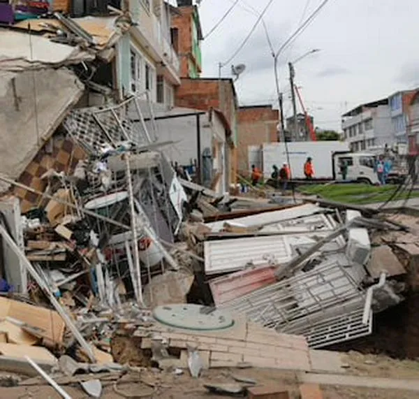 El paso de las lluvias deja inundaciones, árboles caídos y una vivienda colapsada en Bogotá