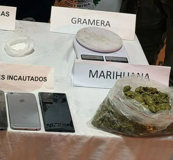 Golpe al microtráfico en municipio del Centrosur de Caldas: caen con éxtasis, ketamina, marihuana y arma