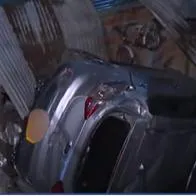 Accidente Bogotá hoy: carro cayó por abismo de 40 metros y terminó en una casa
