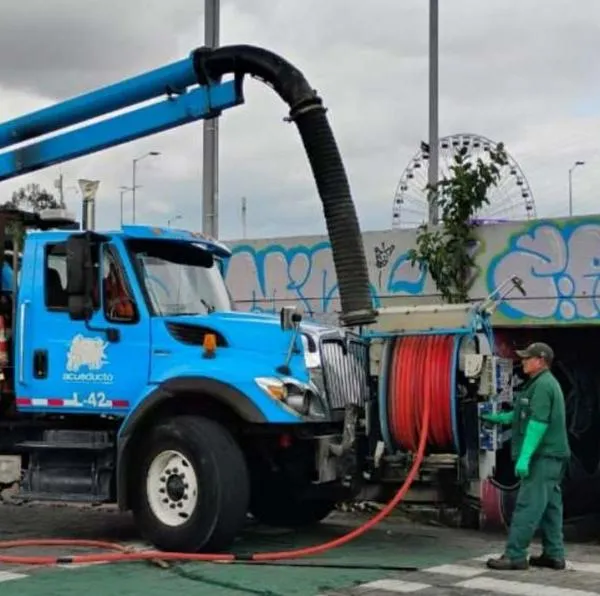 ¿Cómo puedo solicitar el uso de un vactor al acueducto de Bogotá? Hay sectores encharcados debido al aumento de las fuertes lluvias. 