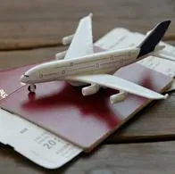 Trucos de IA para vuelos baratos: aeropuertos alternativos, fechas y paso a paso