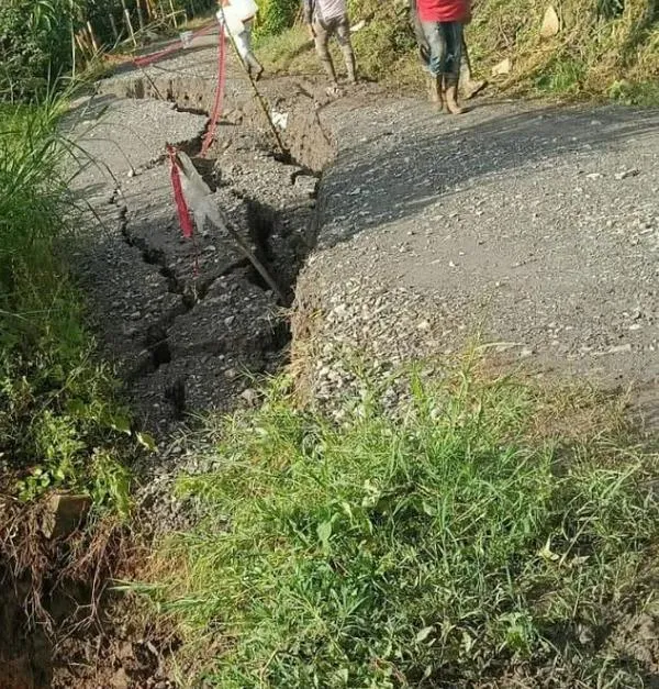 Más problemas en vías de Caldas: pérdida de banca restringe el paso entre dos poblaciones