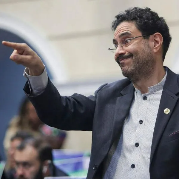 Iván Cepeda anuncia demanda contra magistrados del CNE por dejarlo fuera de la consulta del Frente por la Vida el próximo 8 de marzo.