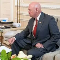 John McNamara saldrá de la Embajada de Estados Unidos en Colombia tras ser pieza clave para aliviar las tensiones en reciente crisis diplomática.