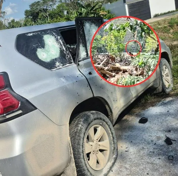 Así quedó la camioneta del senador Jairo Castellanos, luego del atentado que sufrió. En círculo, imágenes del momento del ataque a tiros