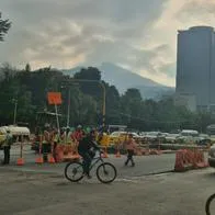 Gigantesco caos en la calle 100 (Bogotá) por nuevo cierre; trancón llega hasta la montaña por la carrera Séptima. 
